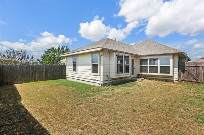 Building Photo - 907 Yabers Ct