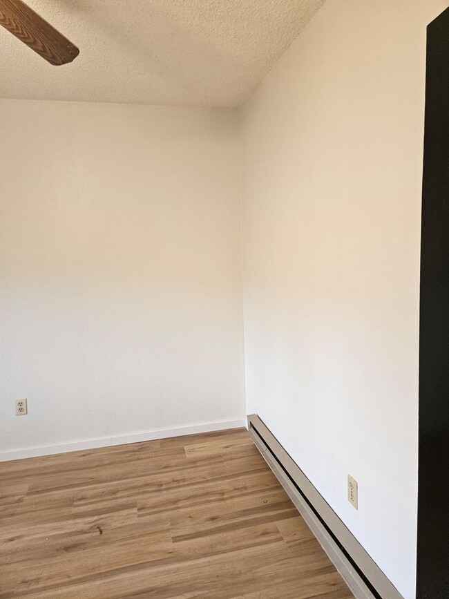 Building Photo - 2bd 1ba W/Fenced Yard