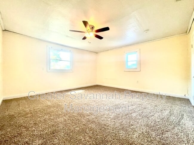 Building Photo - 637 E 39th St