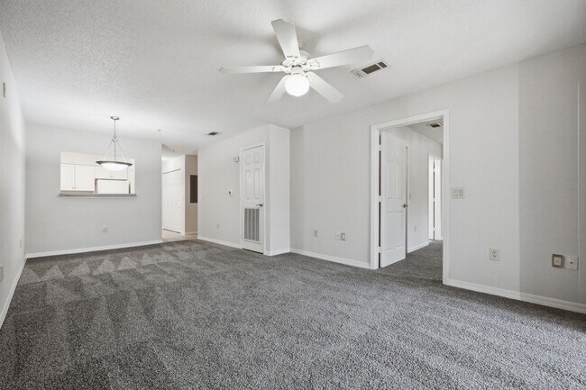 Building Photo - Highly Sought After GROUND-FLOOR Unit at Florida Club!  Pool View!!