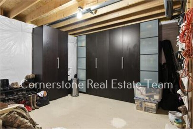 Building Photo - 355 Paisley Dr
