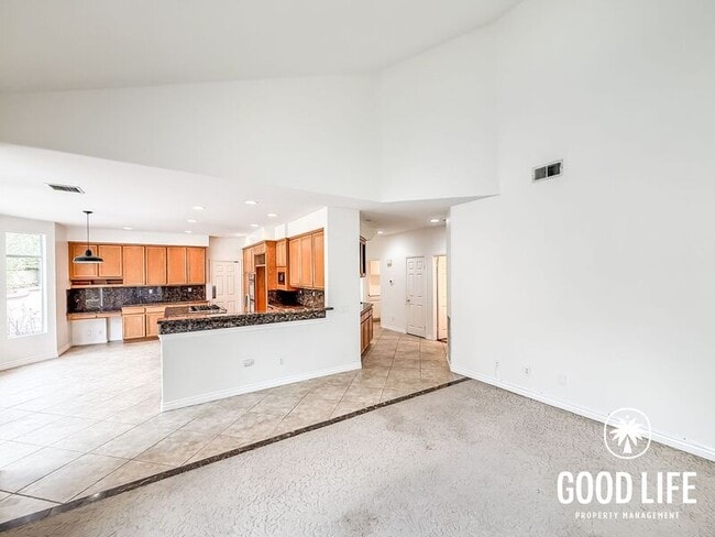 Building Photo - 709 S Hidden Creek Cir