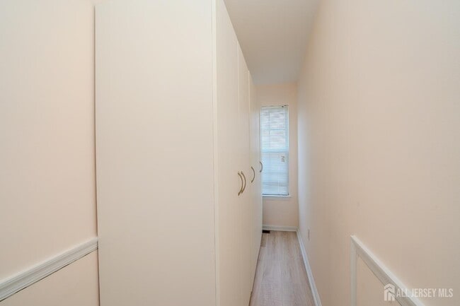 Building Photo - 908 Blossom Cir