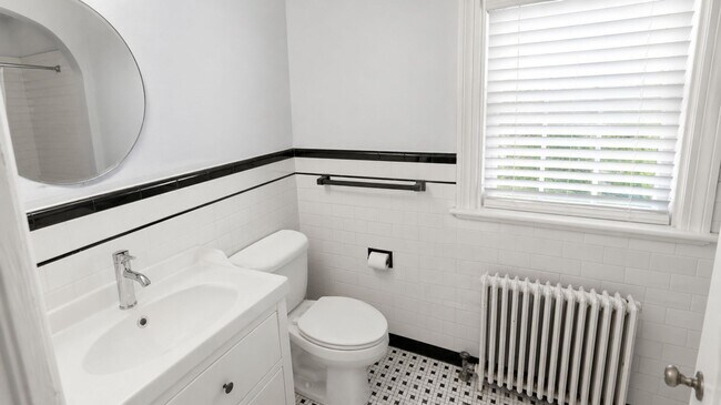 Building Photo - Heart of Woodland Heights just blocks from JRPS, Renovated 2BR / 1.5BA home with gardens