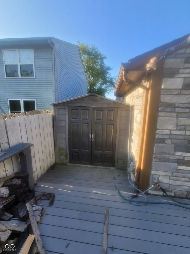 Building Photo - 10322 Draycott Ave