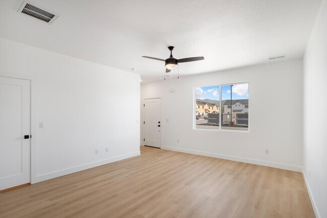 Building Photo - 1 W 2925 N Cir