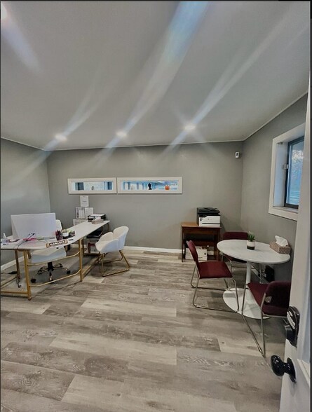 Building Photo - 111 S Summit St