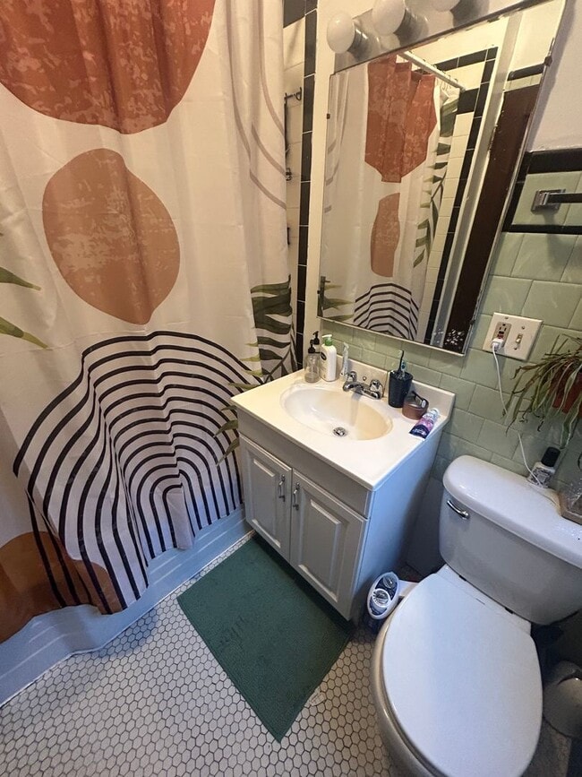 Building Photo - 1931 W Larchmont Ave