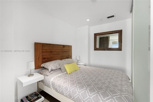 Building Photo - 4925 Collins Ave