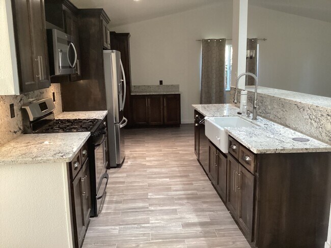 Building Photo - 3bed 2bath with Solar in Sutter