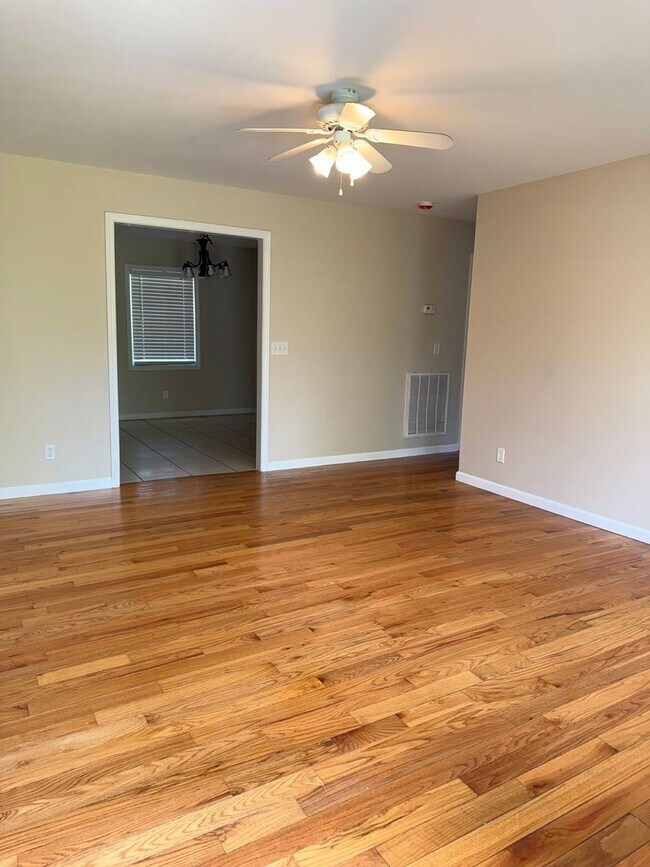 Building Photo - Newly Renovated 3-bedroom, 2 Bath Home with 1 Acre Lot!