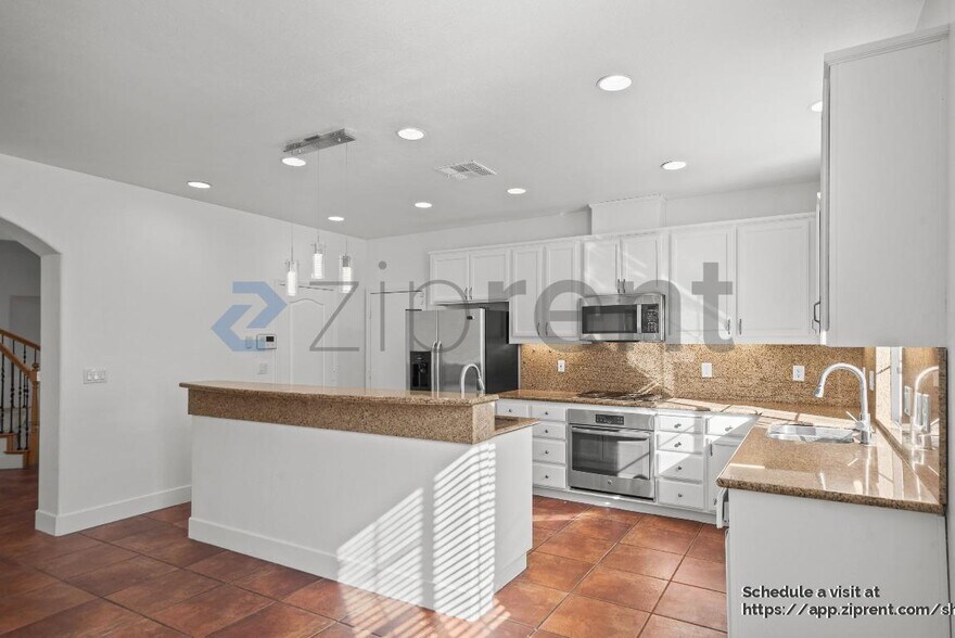 Building Photo - 207 Barcelona Dr