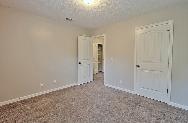 Building Photo - 1429 Evergreen Trl