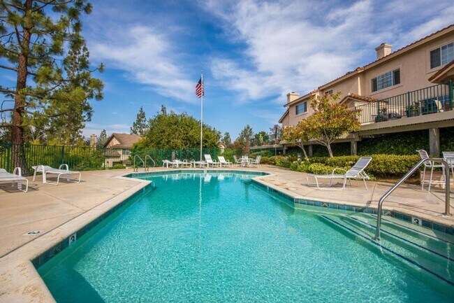 Building Photo - Modern Comfort Meets Tranquil Living in Newbury Park