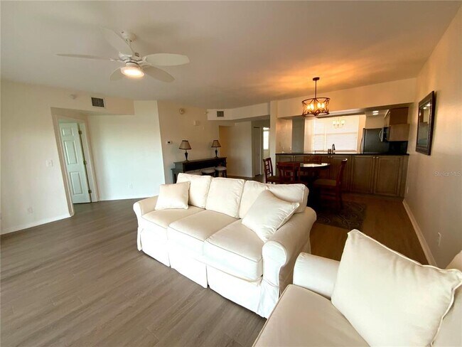 Building Photo - 6315 Shoreline Dr