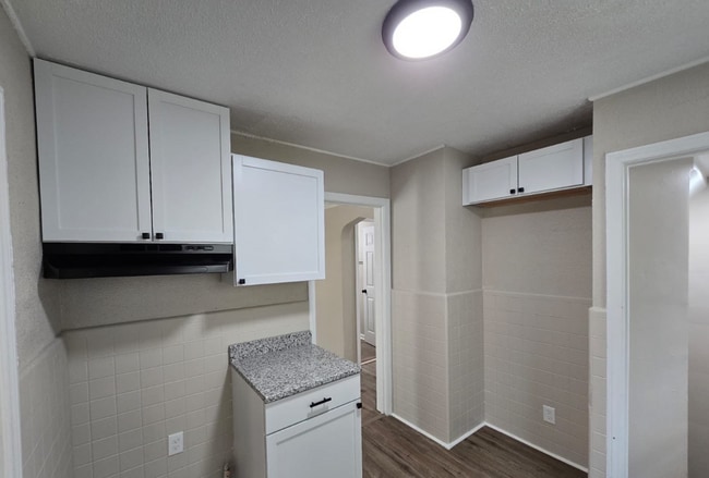 Building Photo - Fully Renovated 3-Bedroom Home – Move-In R...