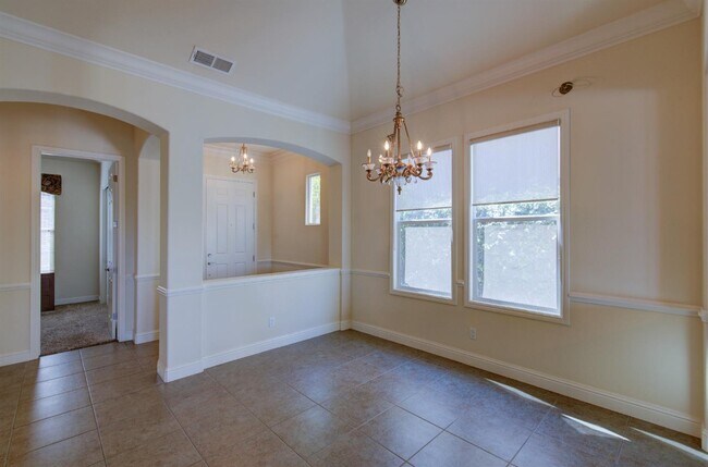 Building Photo - 1087 Loyola Ave