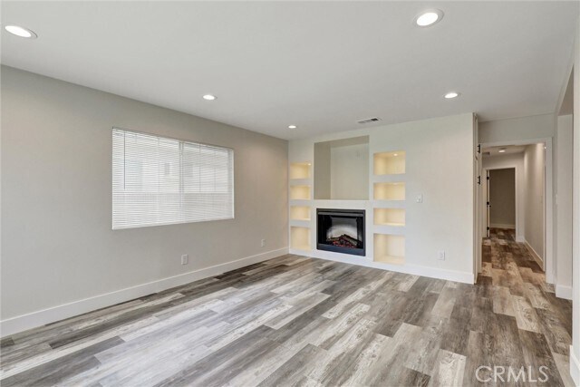Primary Photo - 402 E Glendale Dr