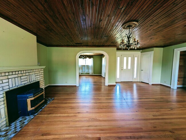 Building Photo - 6400 Gibson Ln