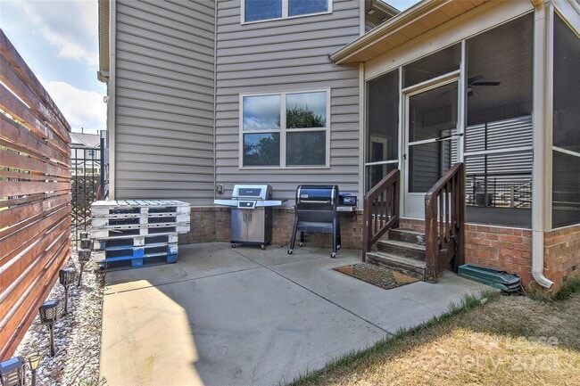 Building Photo - 549 Daventry Ct