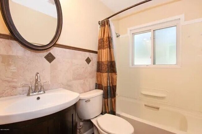 Building Photo - Charming, remodeled 3-Bed/1-Bath Parchment ranch style home with enclosed yard and garage