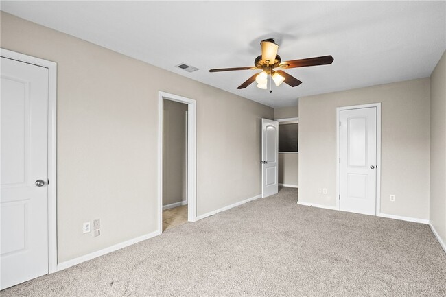 Building Photo - 11 Rock Creek Dr