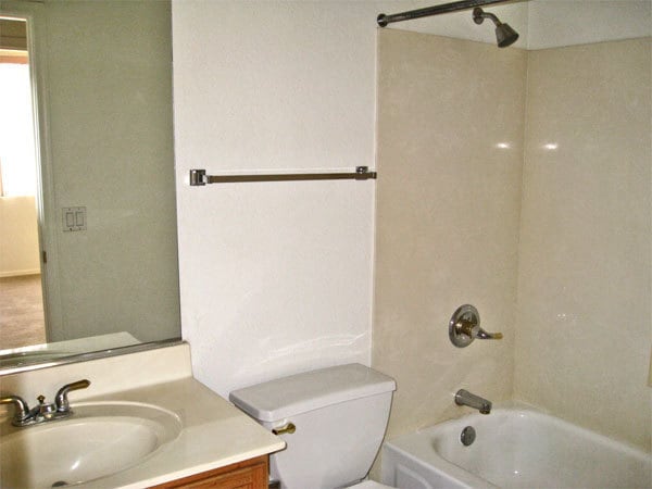 Building Photo - Great 3 bedroom, 2 bath home in great Glen...
