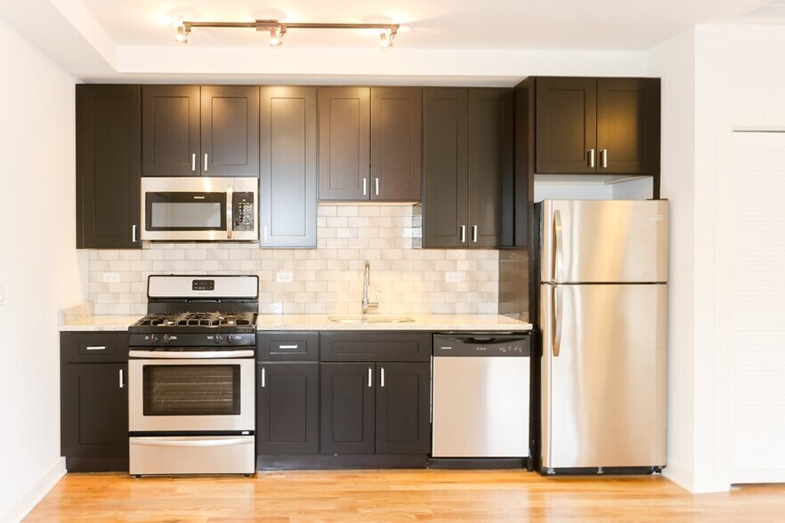 Building Photo - 2015 W Eastwood Ave