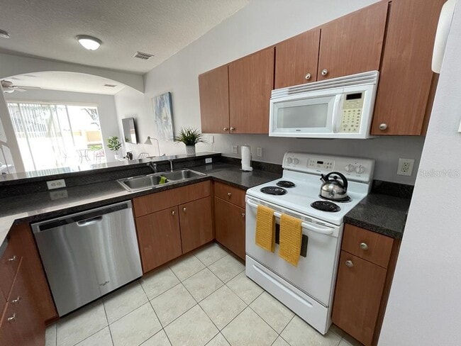 Building Photo - 1202 S Beach Cir
