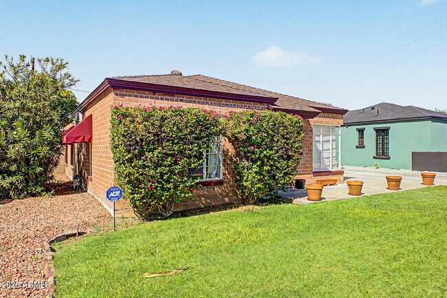Building Photo - 1326 E Palm Ln