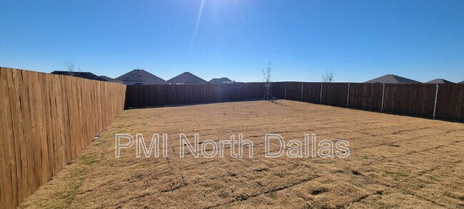 Building Photo - 2633 Oneida Ln