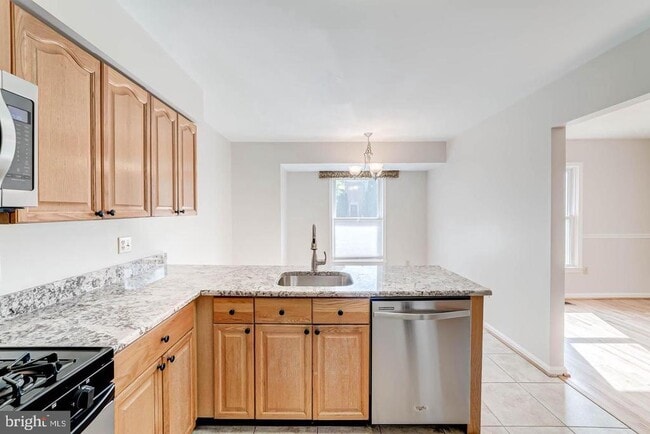 Building Photo - 7208 Burton Hill Ct