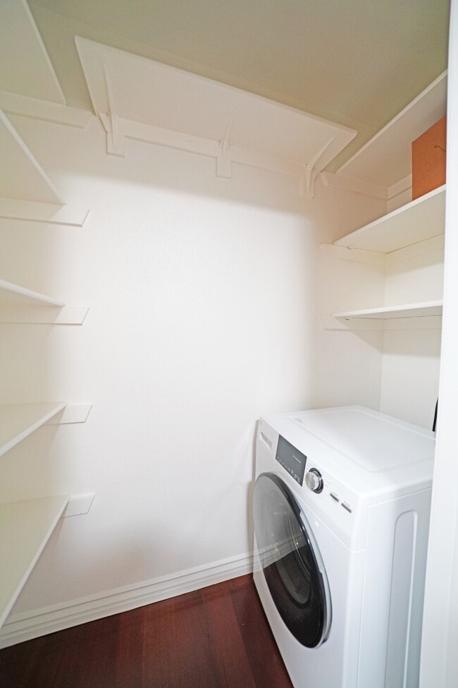 Building Photo - 18350 Hatteras St