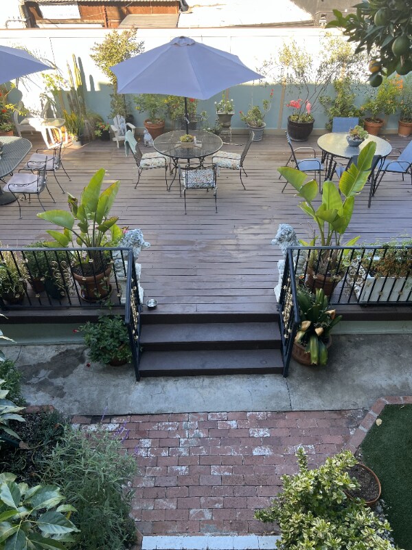 Building Photo - 415 N Sycamore Ave