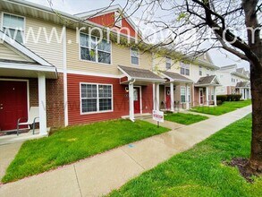 Building Photo - GREAT LOCATION!! 3 Bedroom, 2.5 Bath Townhome in West Des Moines