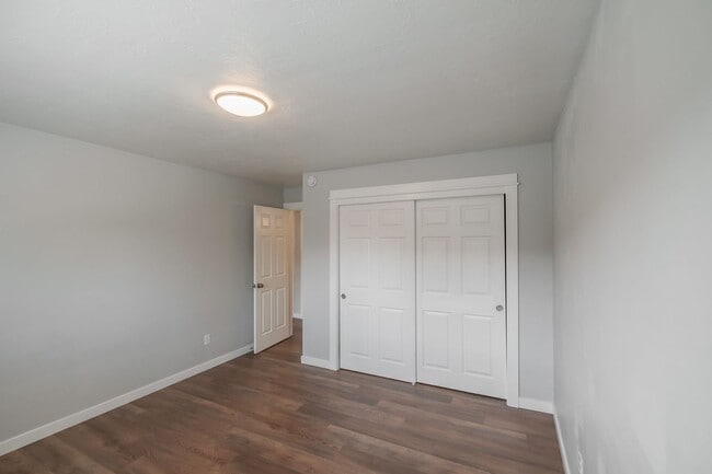 Building Photo - 208 SE 5th Ave
