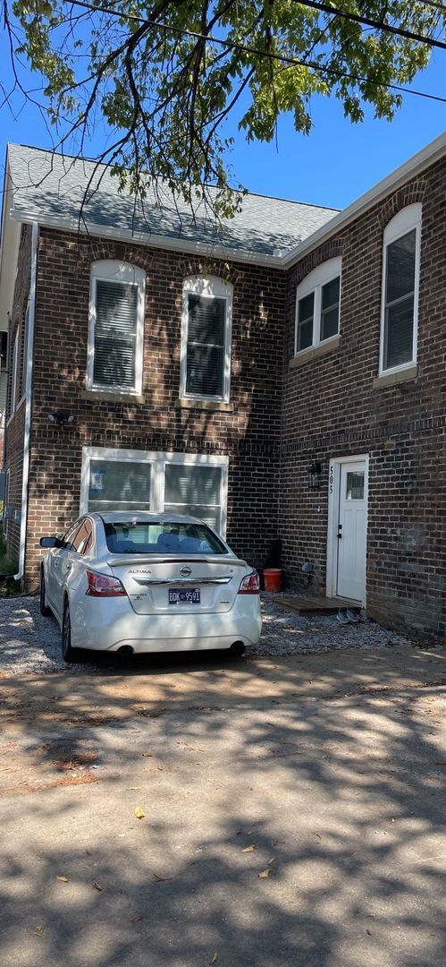 Building Photo - 8BR/6BA Near UTK | $1,290/Bedroom plus $30...