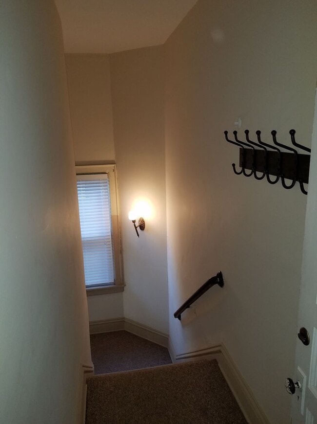 Building Photo - 3272 N Hackett Ave