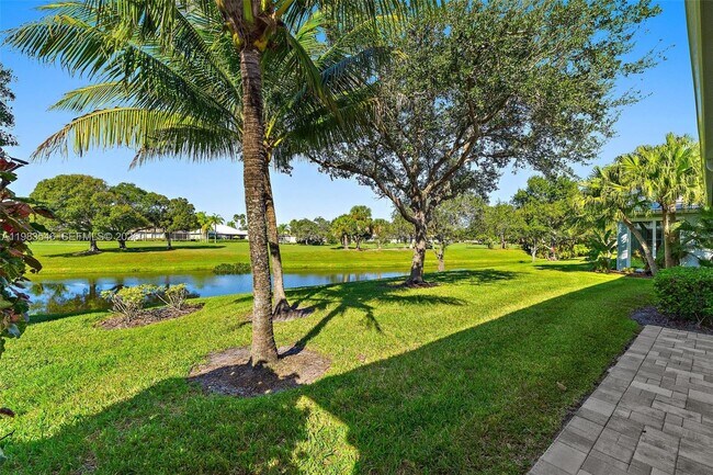 Building Photo - 1832 SW Willowbend Ln