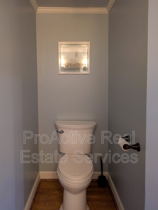 Building Photo - 1014 Colonial Ave