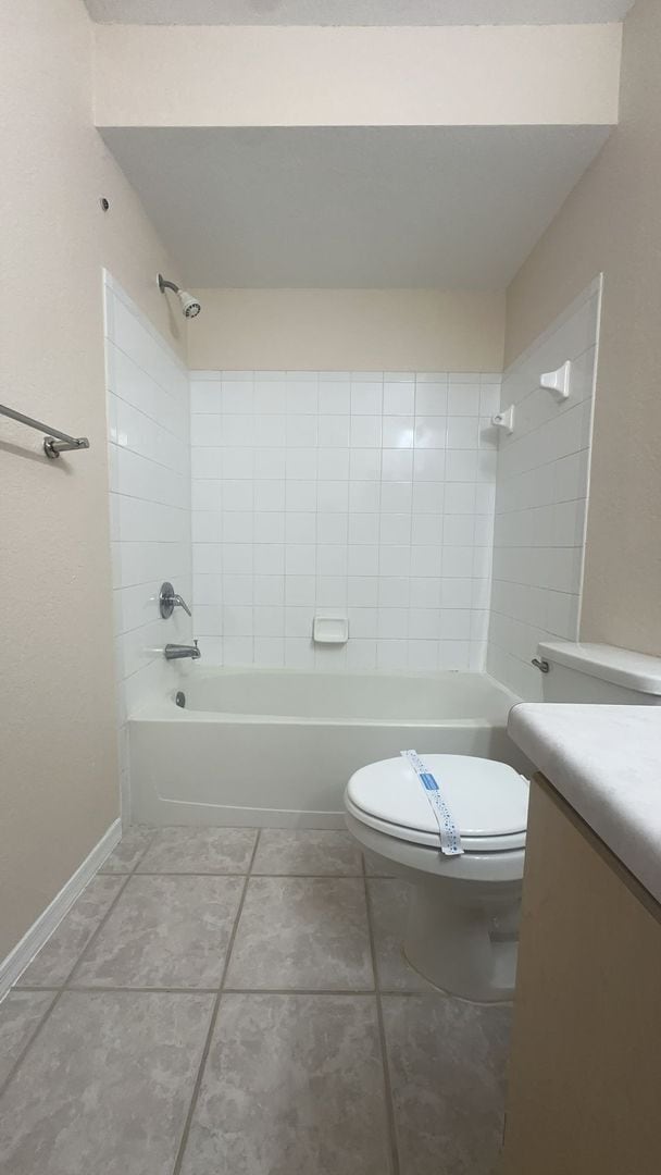 Building Photo - 13815 Fairway Island Dr