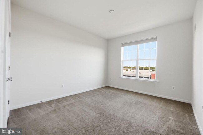 Building Photo - 43849 Kingston Station Terrace