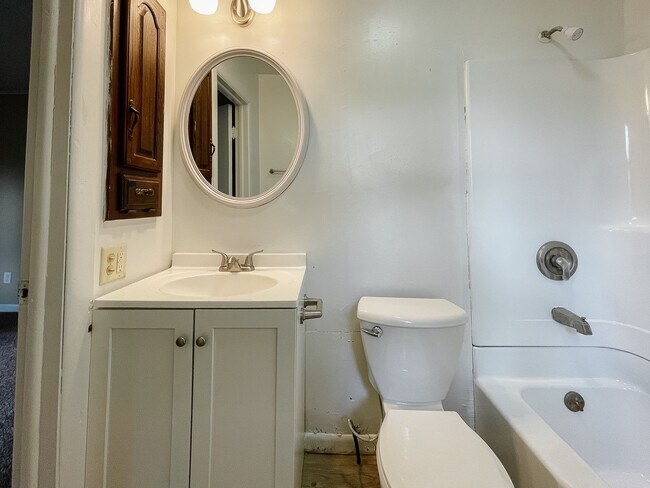 Building Photo - Coming Soon! Cozy 2 Bed / 1 Bath Home — Pet Friendly!