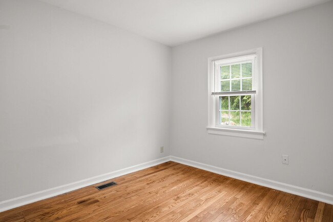 Building Photo - Charming 4-Bedroom Home in Peaceful Rural ...