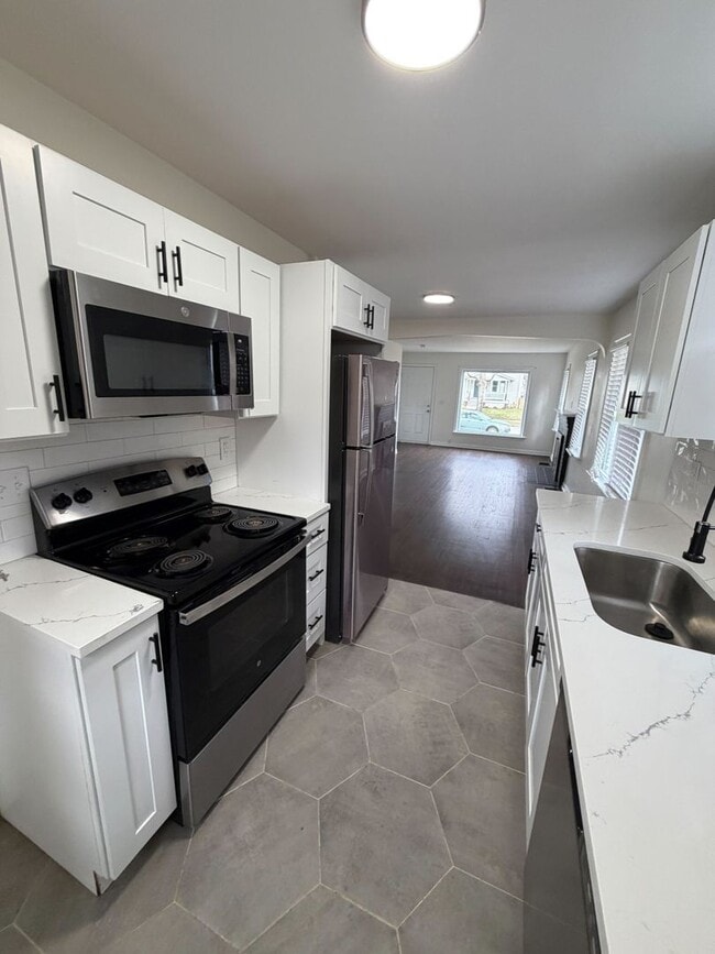 Building Photo - Stunningly Updated 2BR Home in Prime Bexley Location