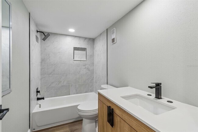 Building Photo - 7050 Sunset Dr S