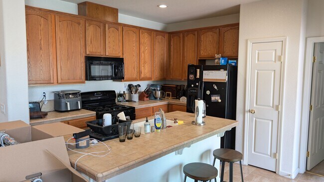 Building Photo - WELCOME HOME! Available 2 Bedroom 2 Bath Located in Elk Grove! Contact us today!!!