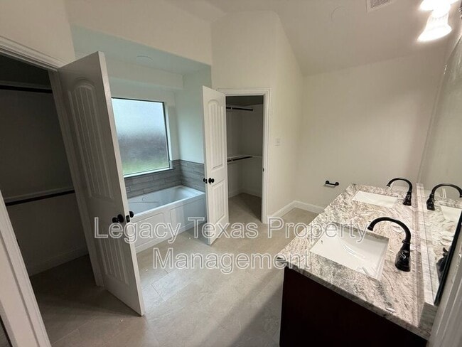 Building Photo - 3802 Juniper Ct