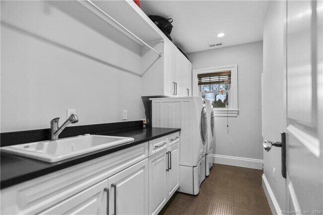 Building Photo - 46 Burr Farms Rd