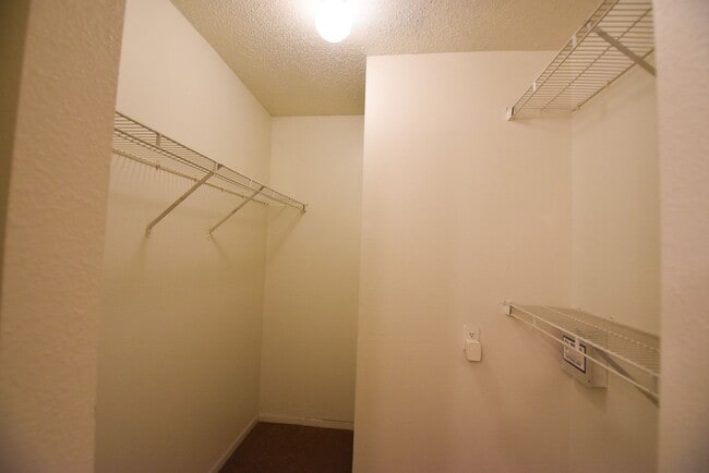 Building Photo - 3 Bedroom House with Garage in Greenfield